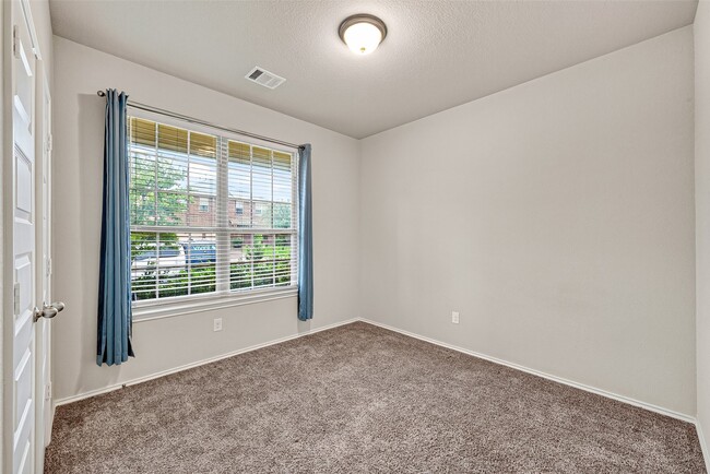 Building Photo - 2511 Sandbar Shark Ct