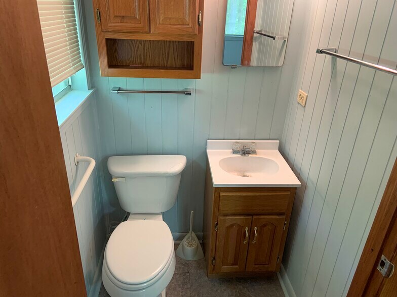 Building Photo - 56 Meadowlane Dr