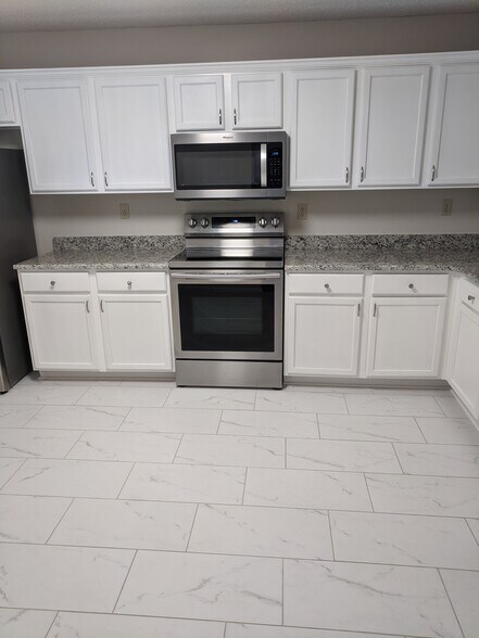 Building Photo - 7746 Shadowland Dr