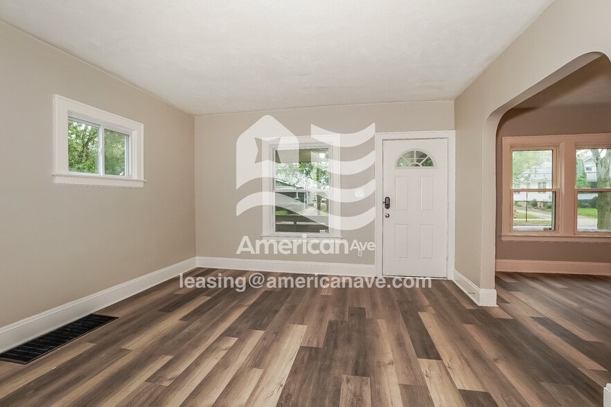 Building Photo - 456 Noah Ave
