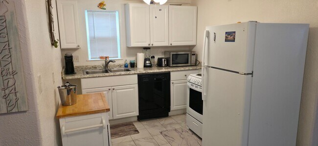 Building Photo - 1915 Avenue O 1/2