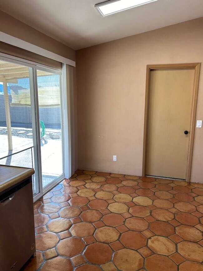 Building Photo - 2 Bedrooms PLUS Den NW Tucson