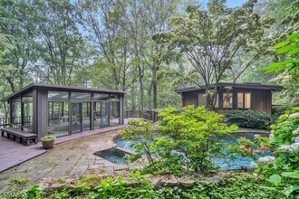 Building Photo - 37 Lenape Dr