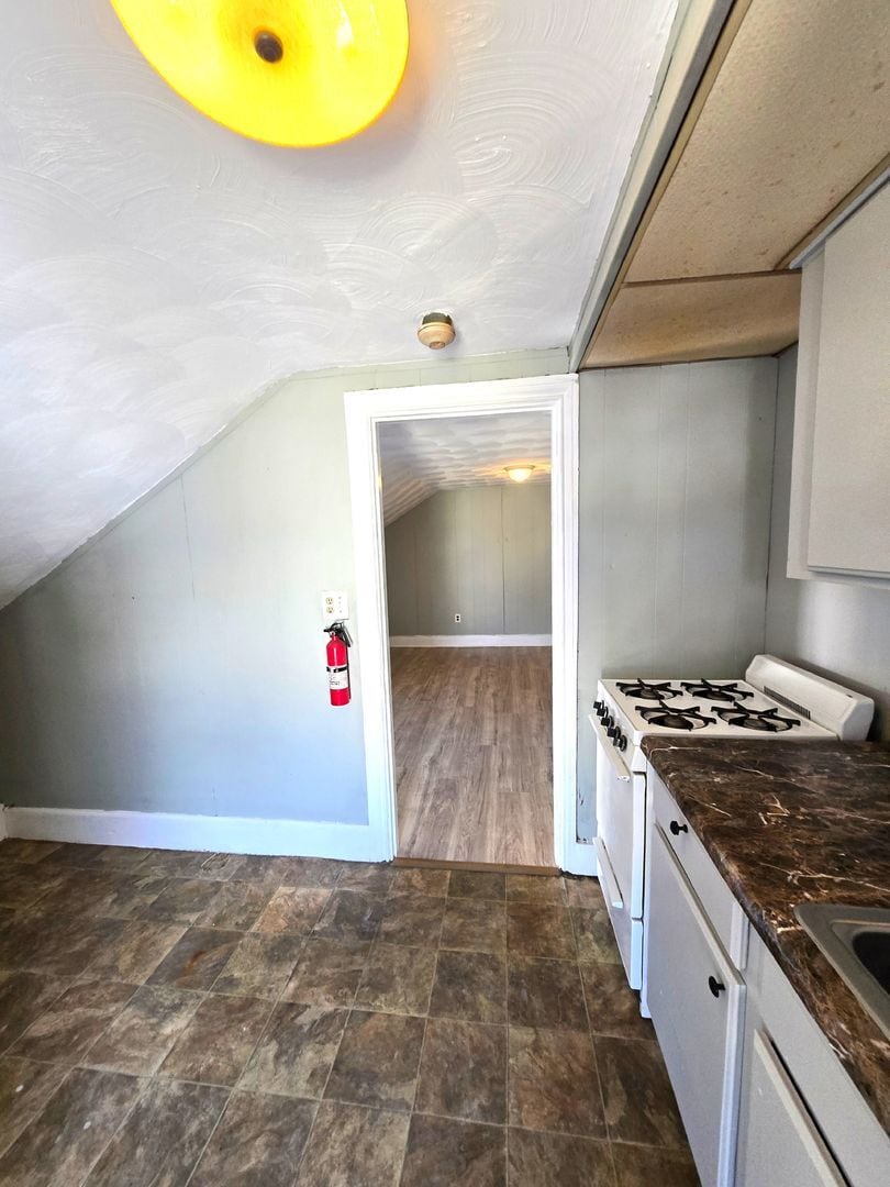 Building Photo - 36 Hilton St