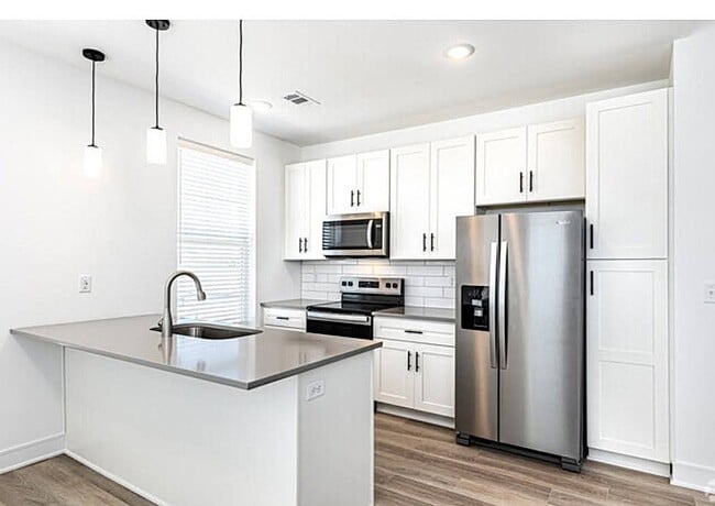 Building Photo - 45 at Creekside Apartments