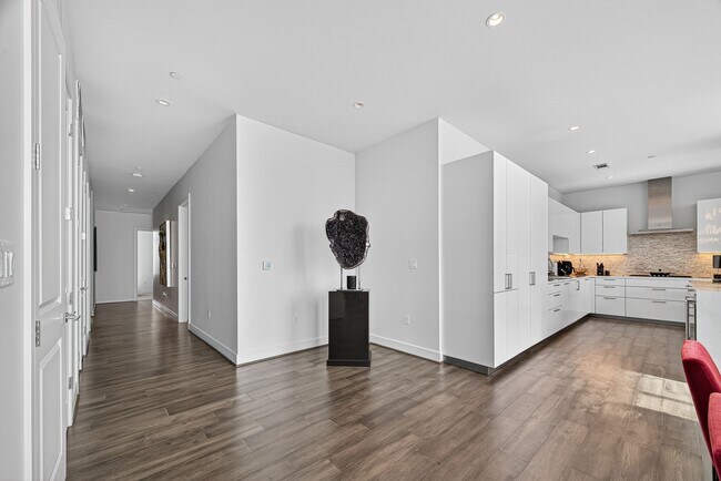 Building Photo - 4521 San Felipe St