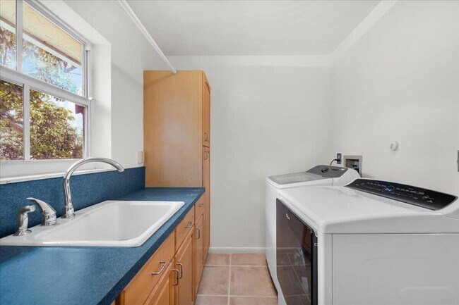Building Photo - 2908 Banyan Blvd Cir NW
