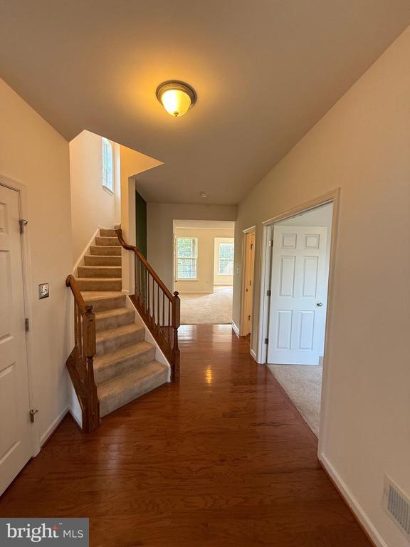 Building Photo - 120 Woodman Ct