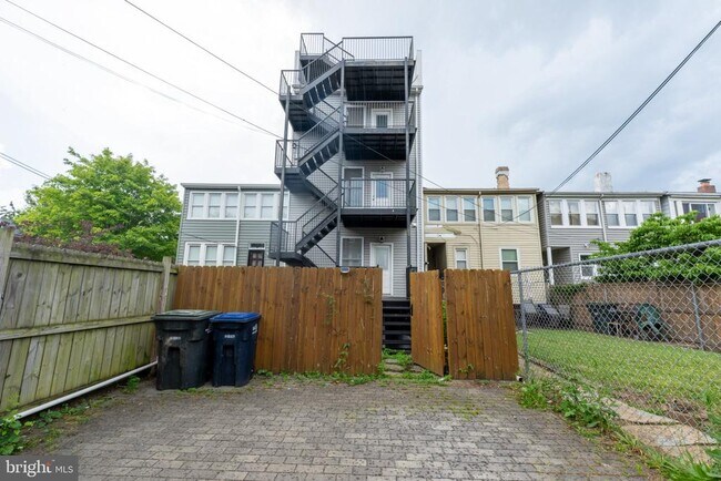 Building Photo - 3803 10th St NW
