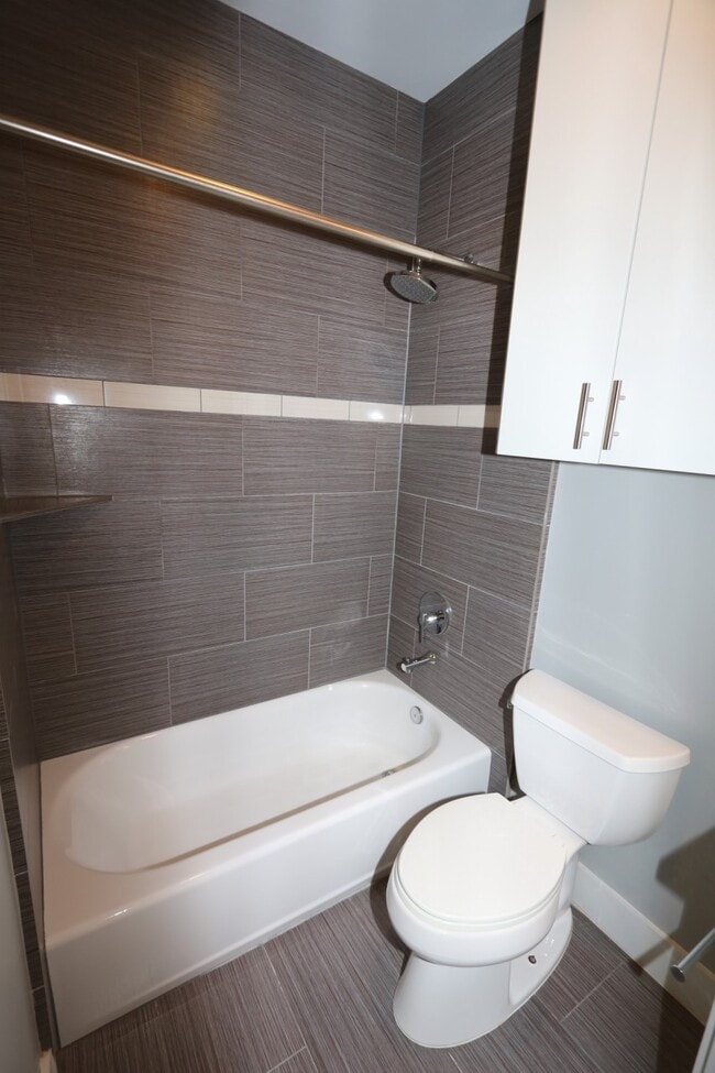 Building Photo - 2103 Hadley St