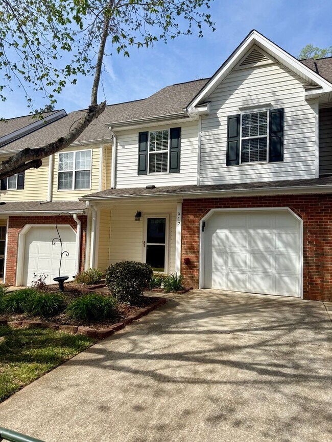 Building Photo - Beautiful 2 Bedroom, 2.5 Bath Townhome in St. Andrews at Stoney Creek – Golf Course Community, Wh...