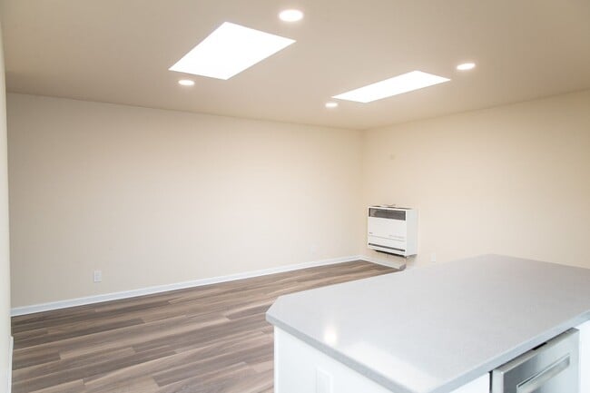 Building Photo - Recently Remolded Unit  2 bed/1 bath in South Salinas