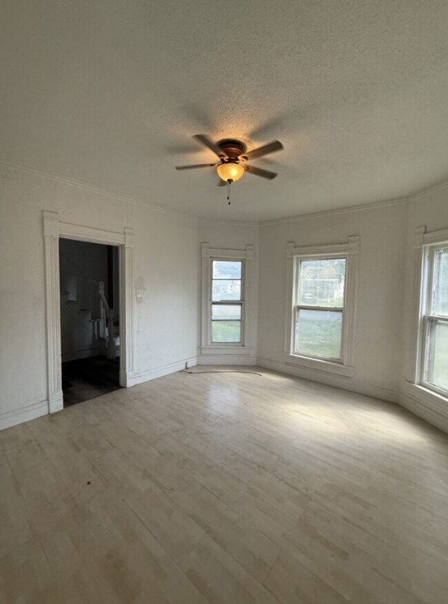 Building Photo - 803 5th Ave