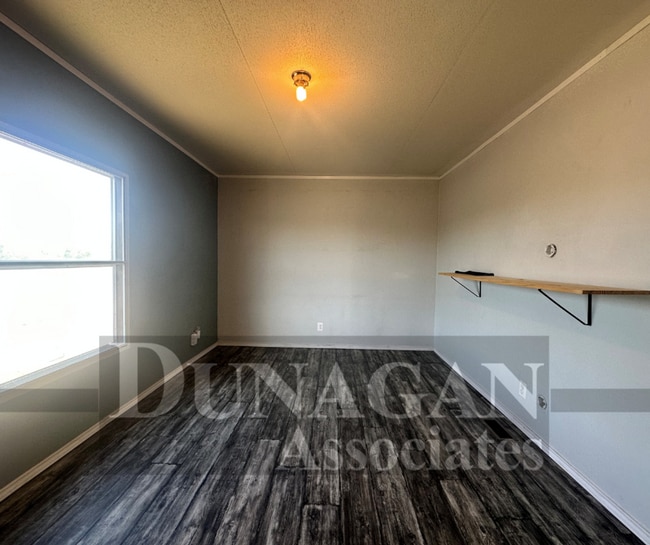 Building Photo - 2 bedroom, 2 bath mobile home with expansi...