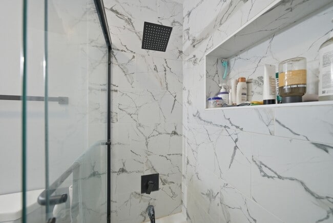 Building Photo - 541 Heritage Dr