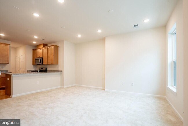 Building Photo - 1208 Parker Blvd
