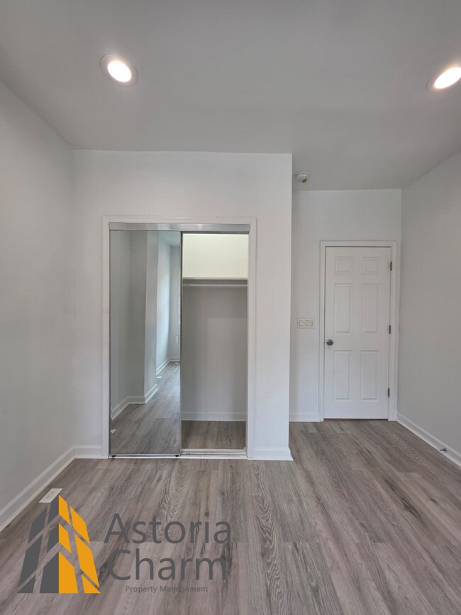 Building Photo - 3 Bedroom End Unit with Finished Basement and Fenced Yard on E 28th Street