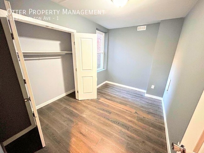 Building Photo - 3BR/2BA Updated Apt in University City wit...