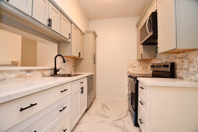 Building Photo - 720 Bering Dr