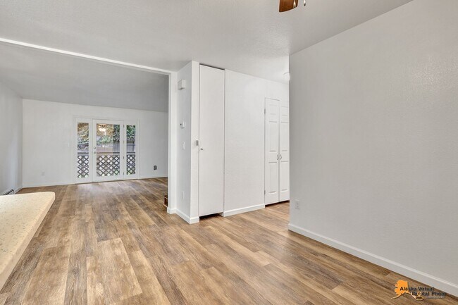 Building Photo - 1102 Broaddus St