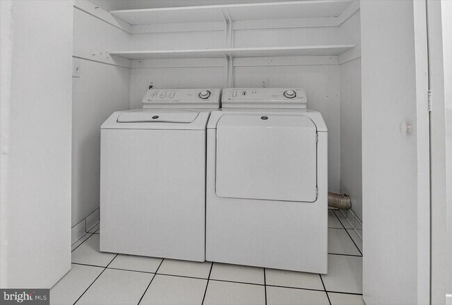 Building Photo - 18 Dudley Ct