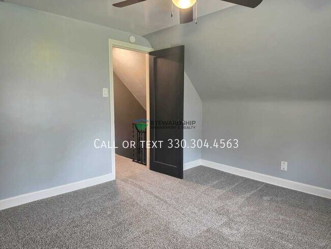 Building Photo - 2119 Maple Ave NE
