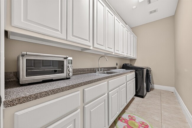 Building Photo - 5303 Fenwick Way Ct