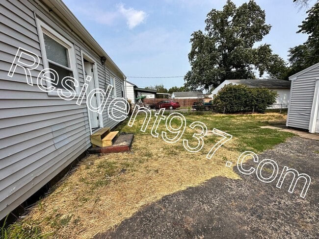 Building Photo - 2 Bed 1 Bath