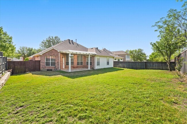Building Photo - 1319 Lakeridge Ln