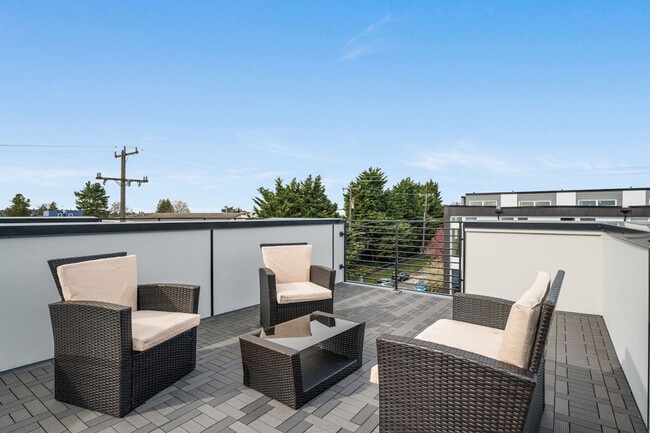 Building Photo - 4613 Dayton Ave N