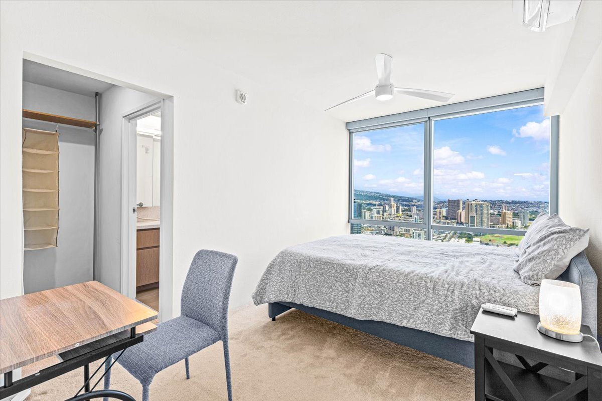 Master Bedroom - 1631 Kapiolani Blvd