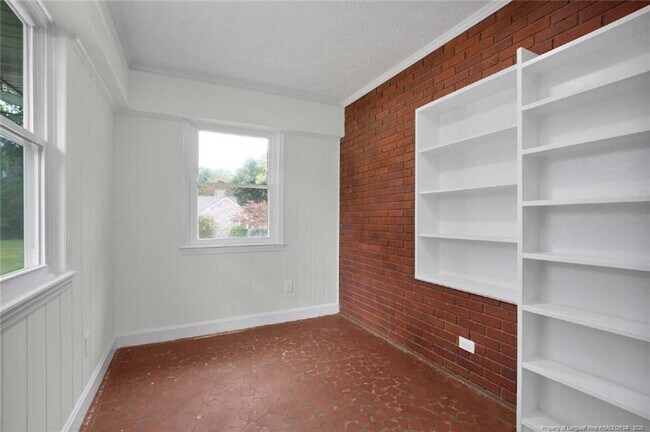 Building Photo - 301 Fairfield Rd