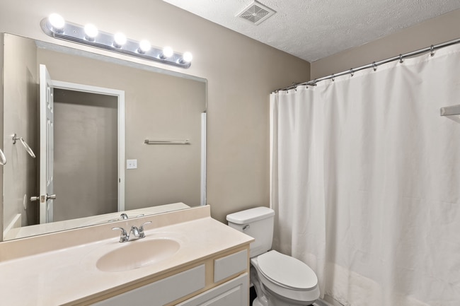 Building Photo - 1576 Chariot Dr