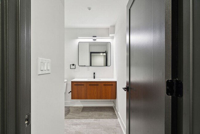 Building Photo - Brand New Townhome in Brewerytown