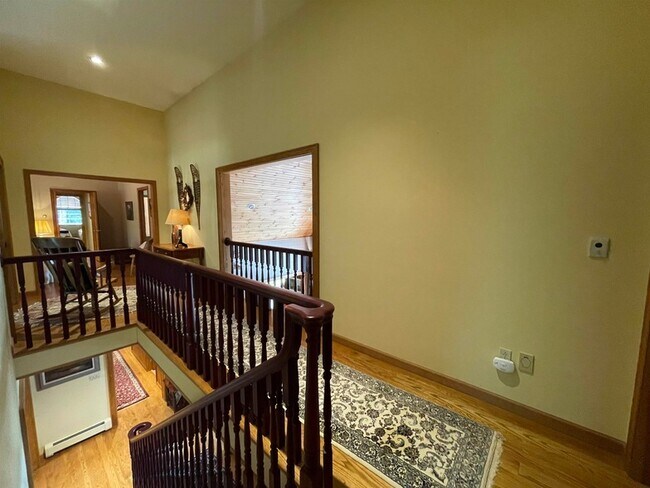 Building Photo - 21 Valley View Rd