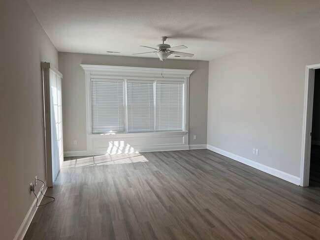 Building Photo - 711 Hobonny Lp