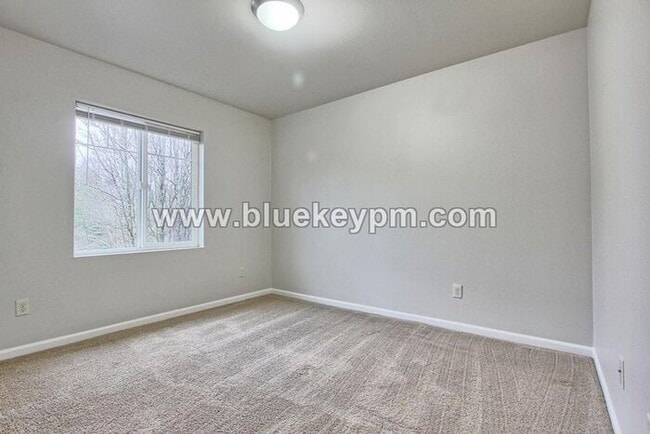 Building Photo - Unique 4 Bed, 2.5 Bath Home Near Burnt Bridge Creek Path