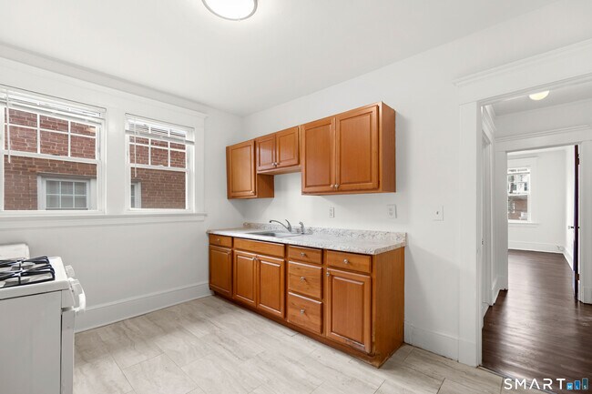 Building Photo - 155 Elm St