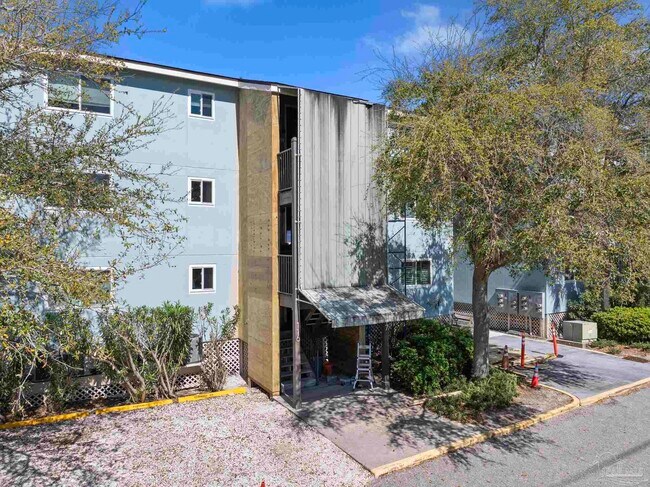 Building Photo - 14100 River Rd