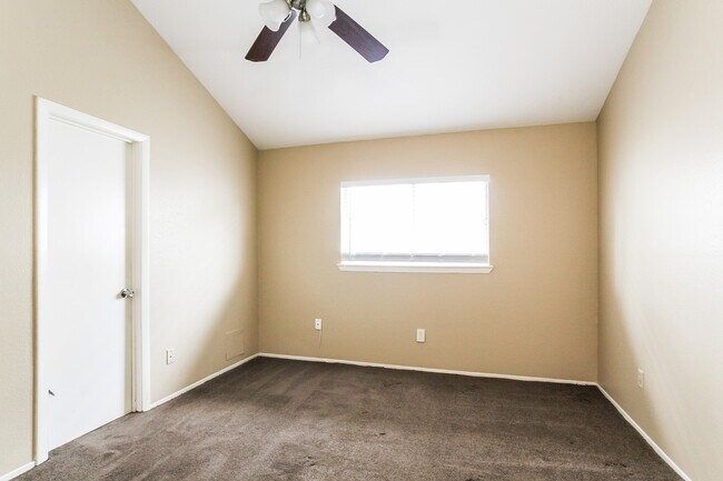 Building Photo - 12637 Autumn Mill Dr