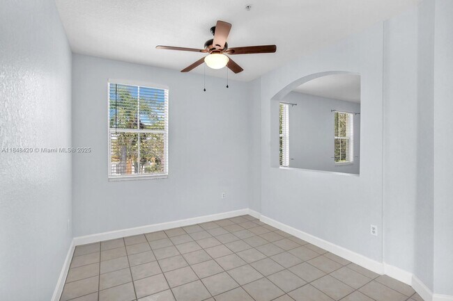 Building Photo - 1013 Shoma Dr