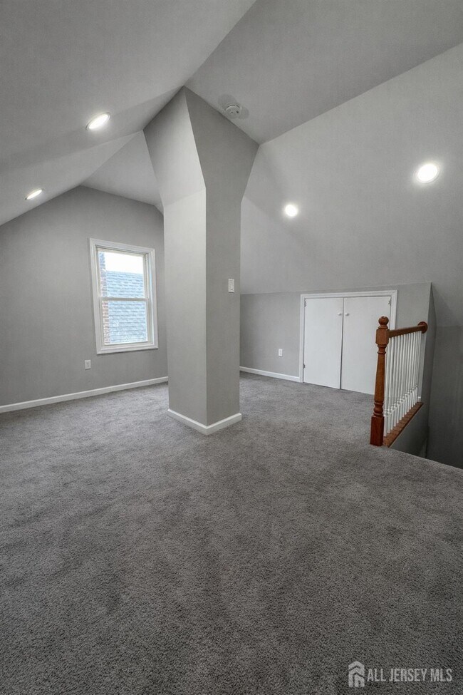 Building Photo - 80 Commerce St