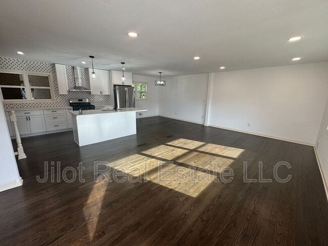 Building Photo - 2390 Tiffany Pl