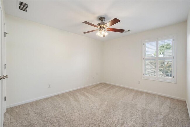 Building Photo - 3365 Tanager Ct