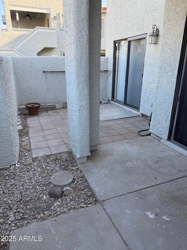 Building Photo - 850 S River Dr