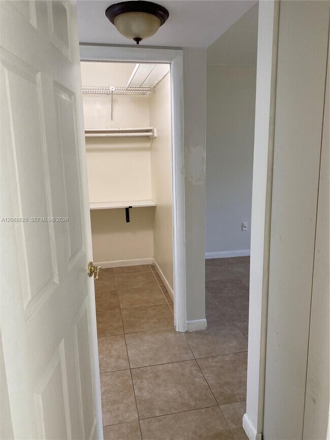 Building Photo - 10625 SW 112th Ave