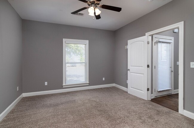 Building Photo - 530 Fifer Cir