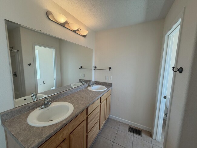 Building Photo - 6216 Calle Vizcaya NW