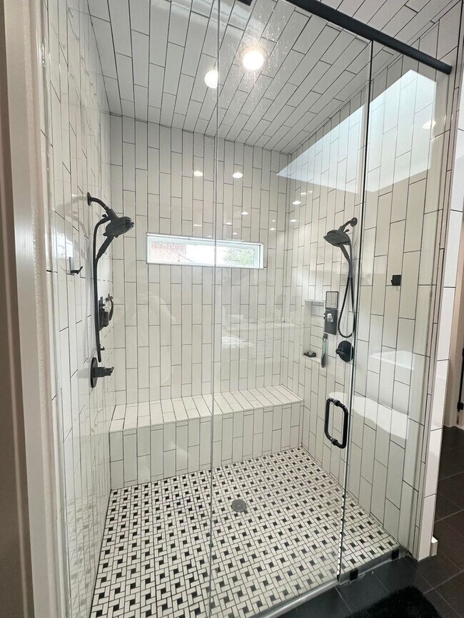 Building Photo - 4 Bedroom 3 Bathroom for Rent