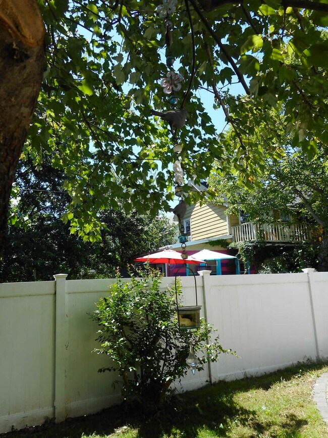 Building Photo - 608 Green St